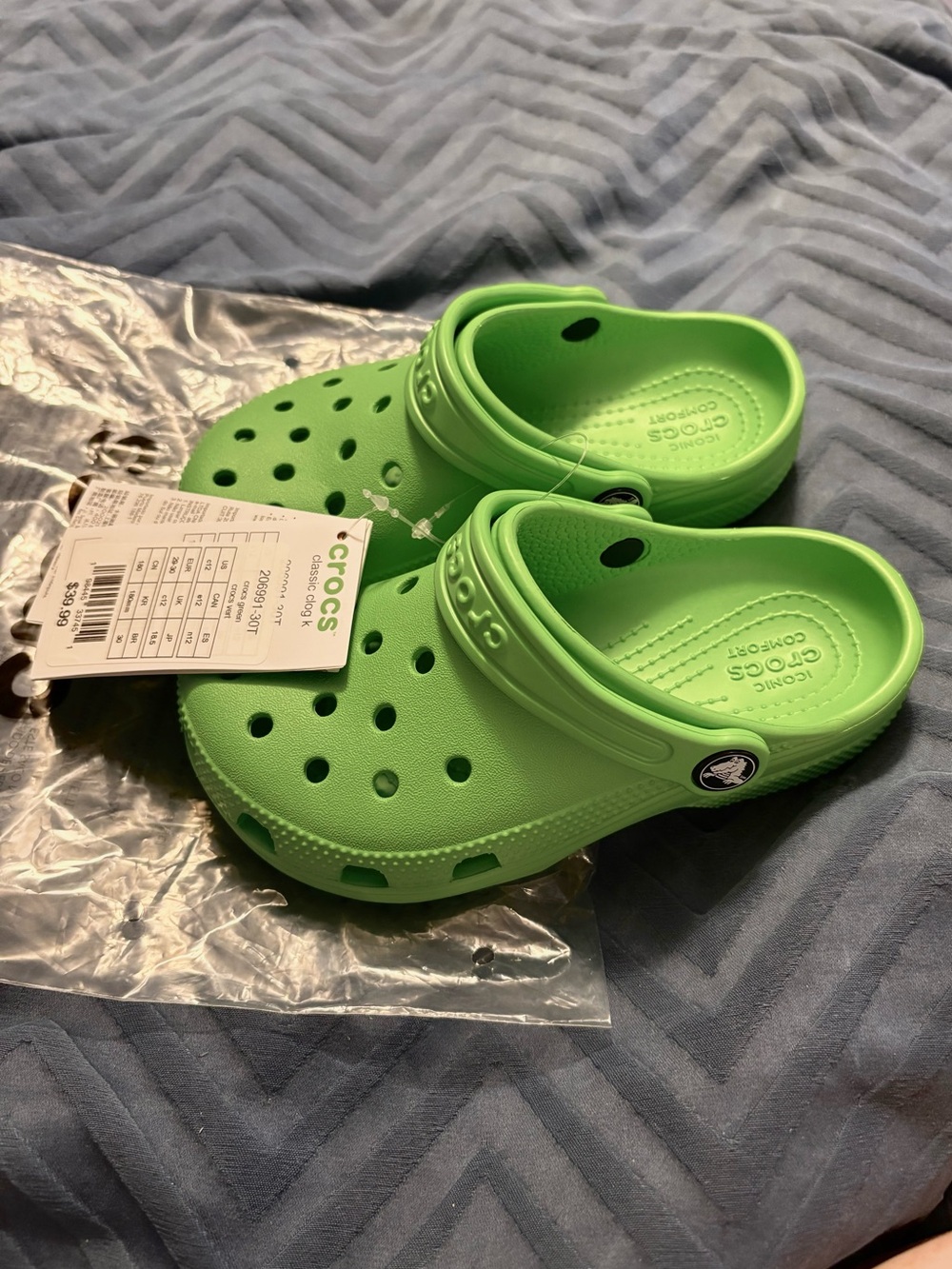 Crocs NWT Toddler Child Bright Green Classic Clog Size 12  🐊